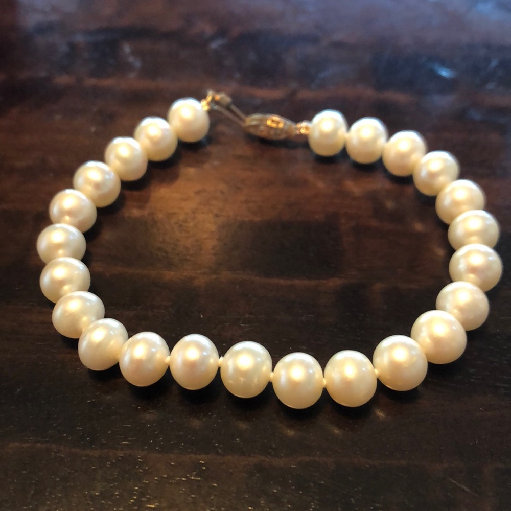 Pearl Braclet Gold Clasp